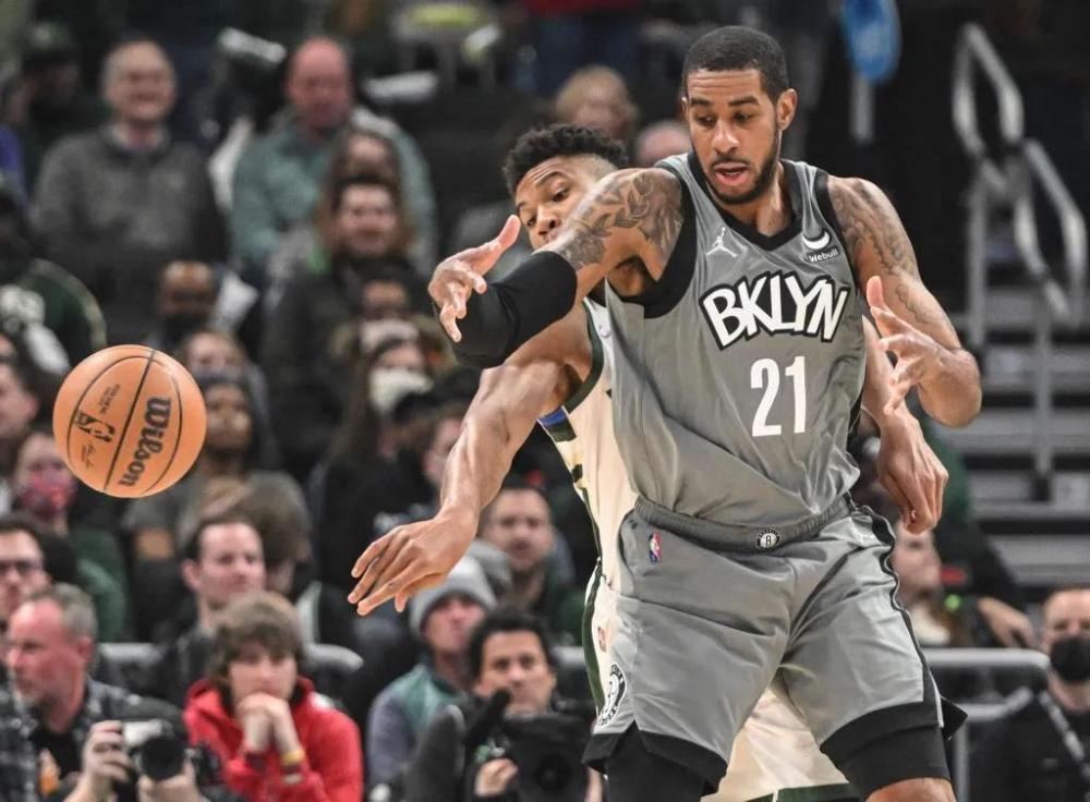 它背后还隐 它背后还隐