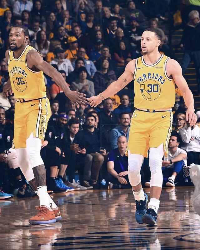 仅展现了球 仅展现了球