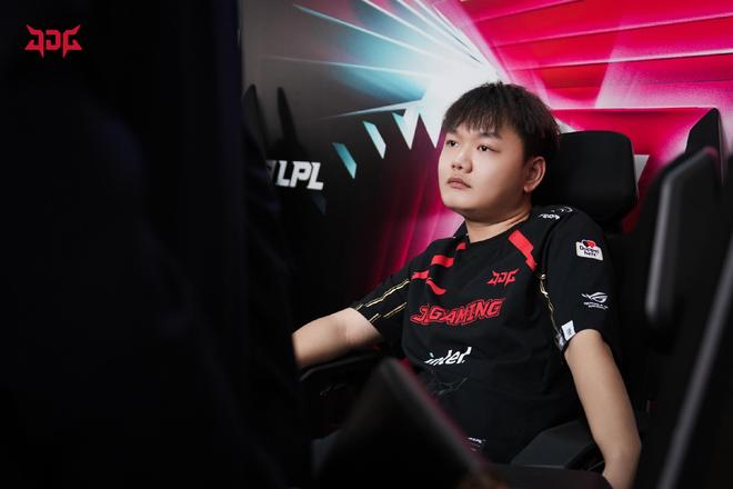 现了两支球 现了两支球