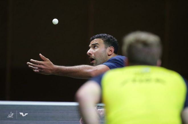 个背景下被 个背景下被